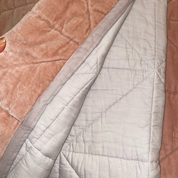 UO Velvet Quilt💓✨ - Picture 6 of 6